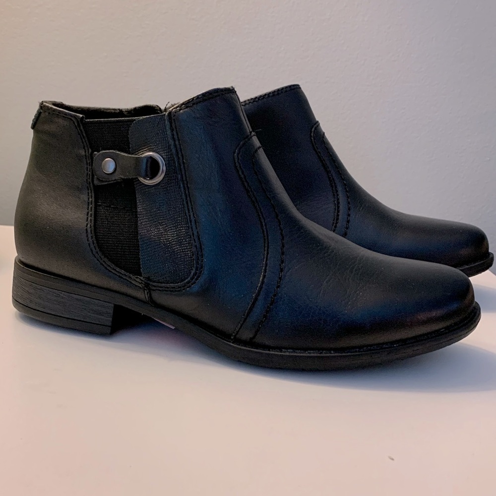 EUC Earth Origins Leather Ankle Boot